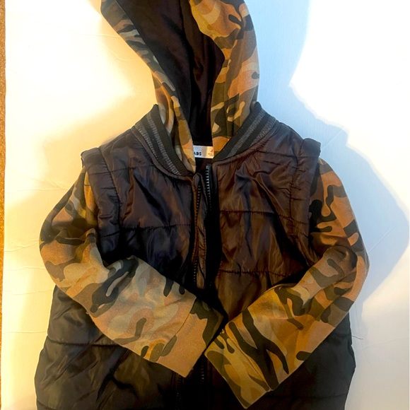 Epic Threads 4t Fatigue arms with puffer vest style
Jacket - Picture 1 of 3